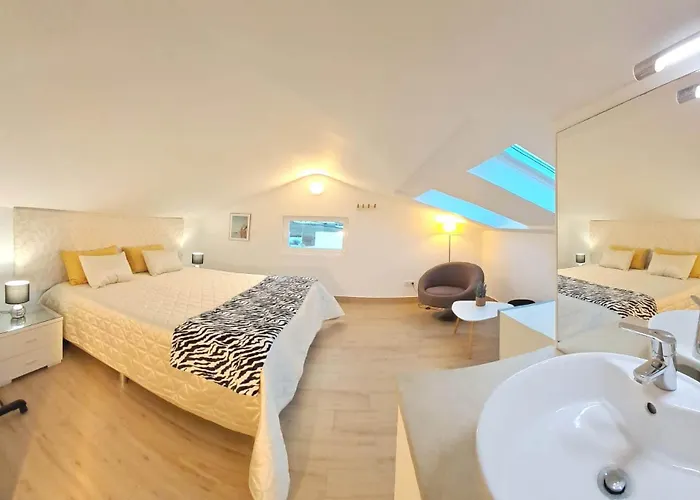 Nira House Luxury & Simplicity